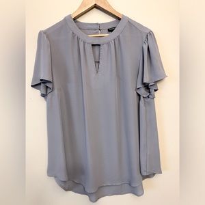 Blouse w/flutter sleeves